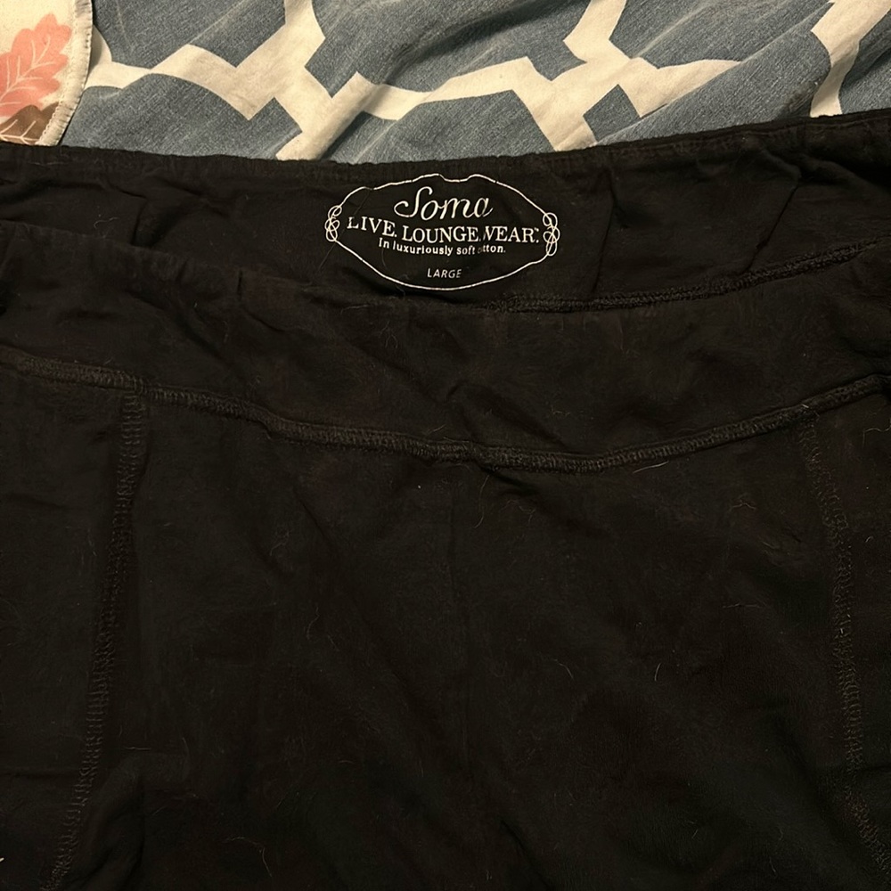 Soma cotton shorts with pockets. Slight pile in thigh. Black